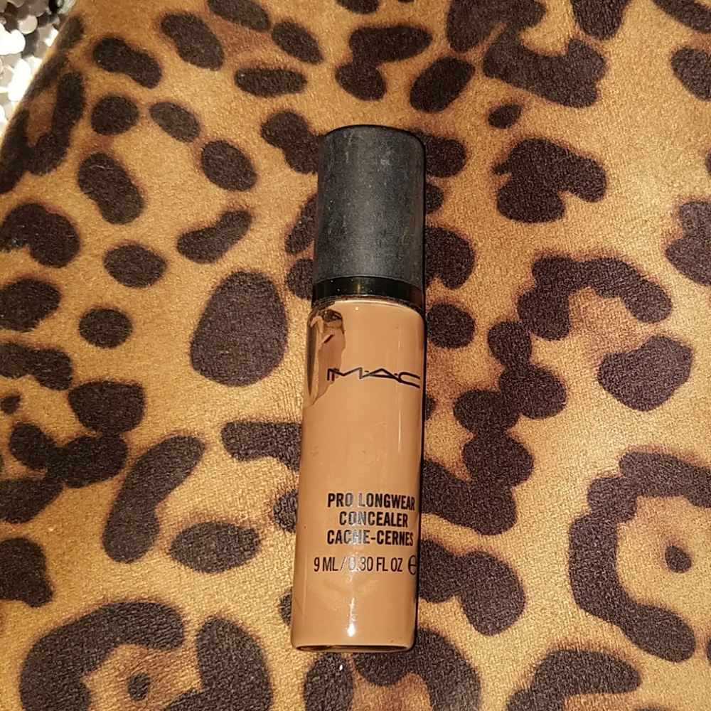 MAC Concealer